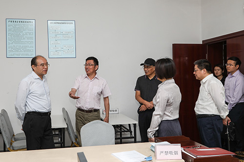 无锡市委副书记徐劼考察民族工商业档案馆.jpg