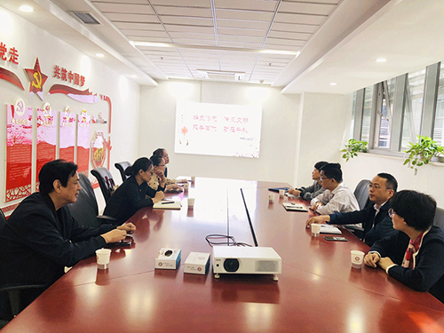 无锡市档案史志馆领导调研新吴区年鉴工作2.jpg